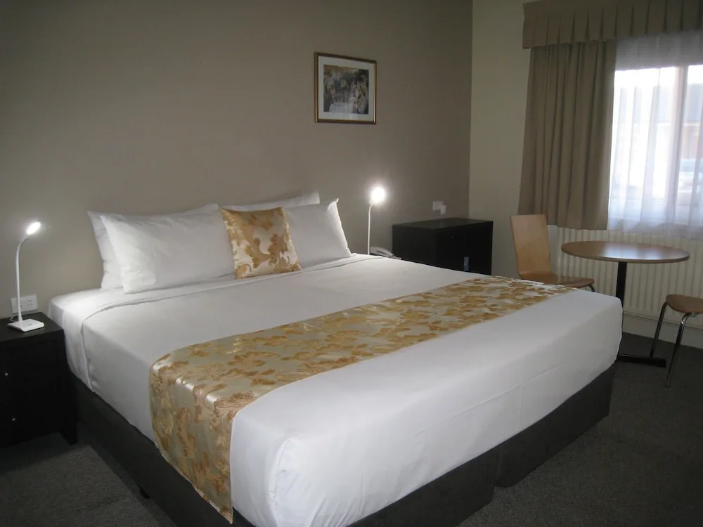 Country Lodge Motor Inn in Bathurst, Australia - photo 4
