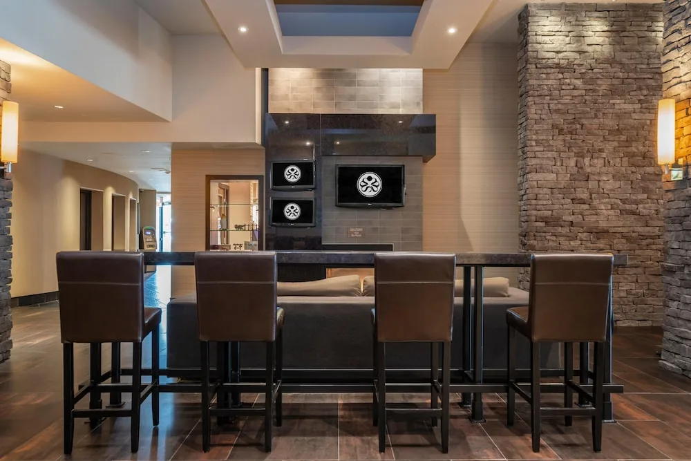 Sandman Signature Vancouver Airport Hotel & Resort in Richmond, Canada - photo 3