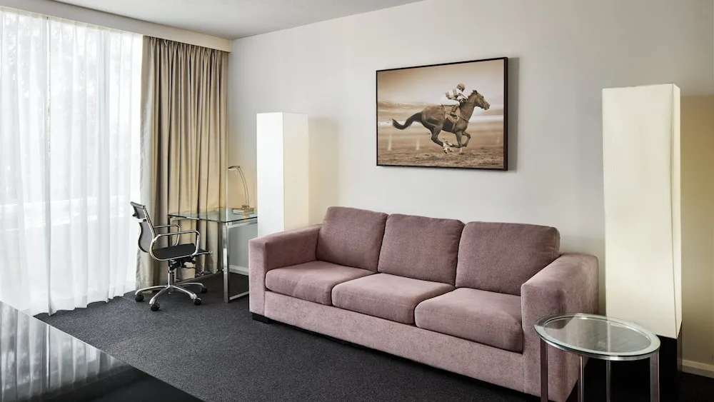 Holiday Inn Warwick Farm