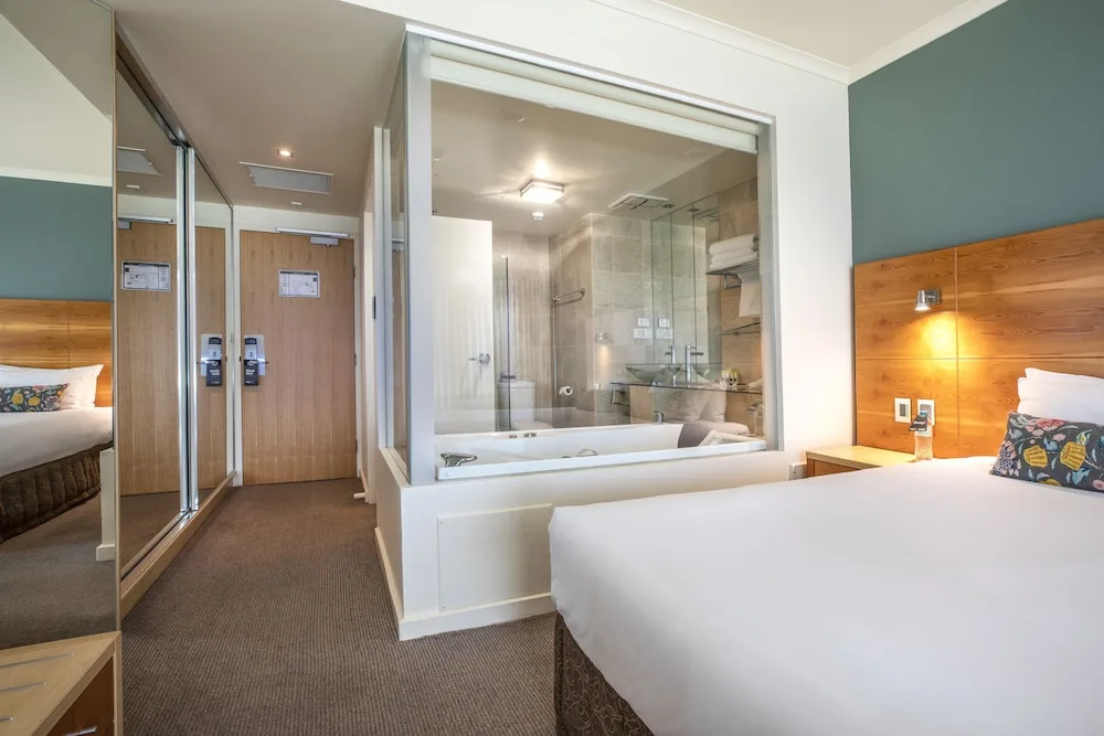 Nightelier Devonport Gateway Hotel in Devonport, Australia - photo 5
