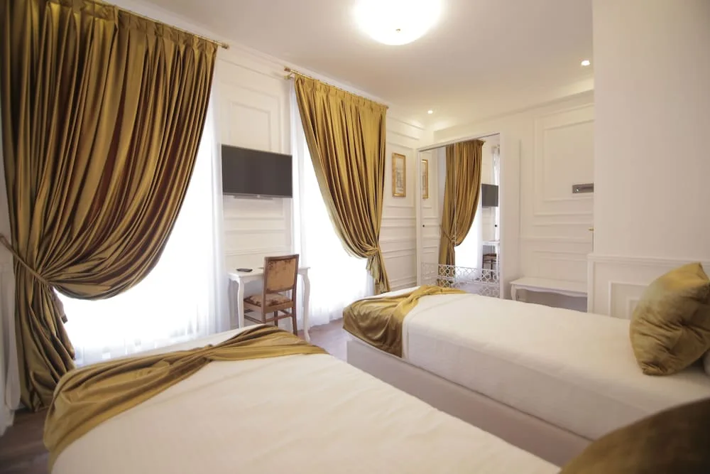 Eler Hotel in Tirana, Albania - photo 2