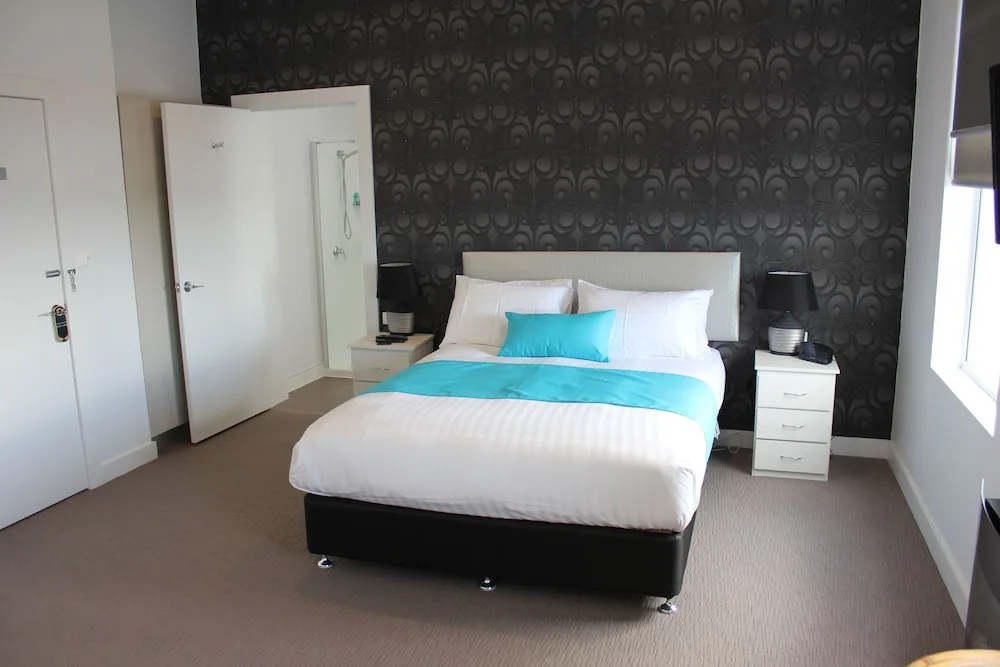 Beach Hotel in Burnie, Australia - photo 4