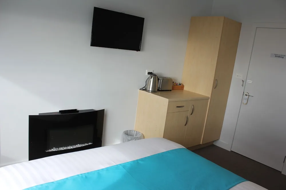 Beach Hotel in Burnie, Australia - photo 2