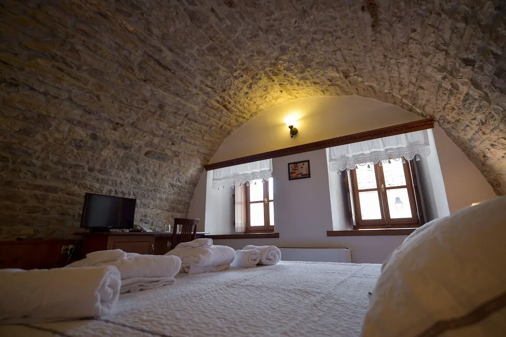 Hotel Kalemi 2 in Gjirokaster, Albania - photo 4