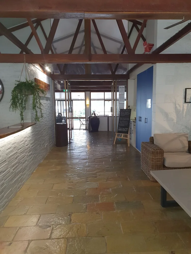 Colonial Palms Motor Inn