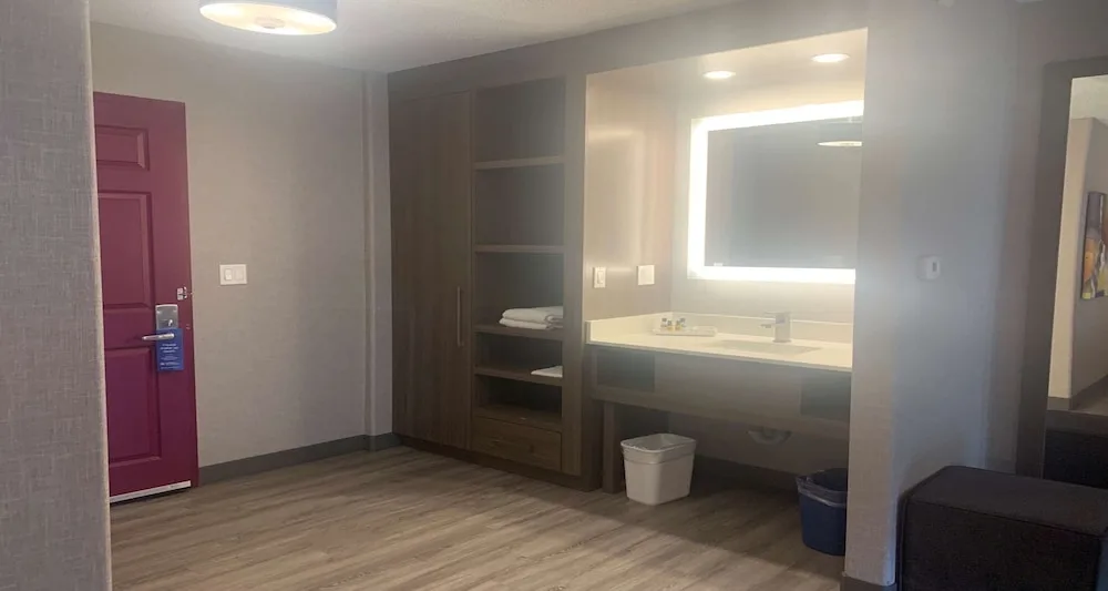 Best Western Plus West Edmonton in Edmonton, Canada - photo 3