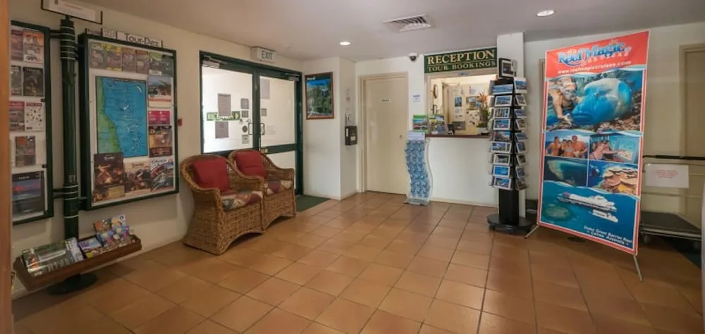Tropic Towers Apartments in Cairns North, Australia - photo 1
