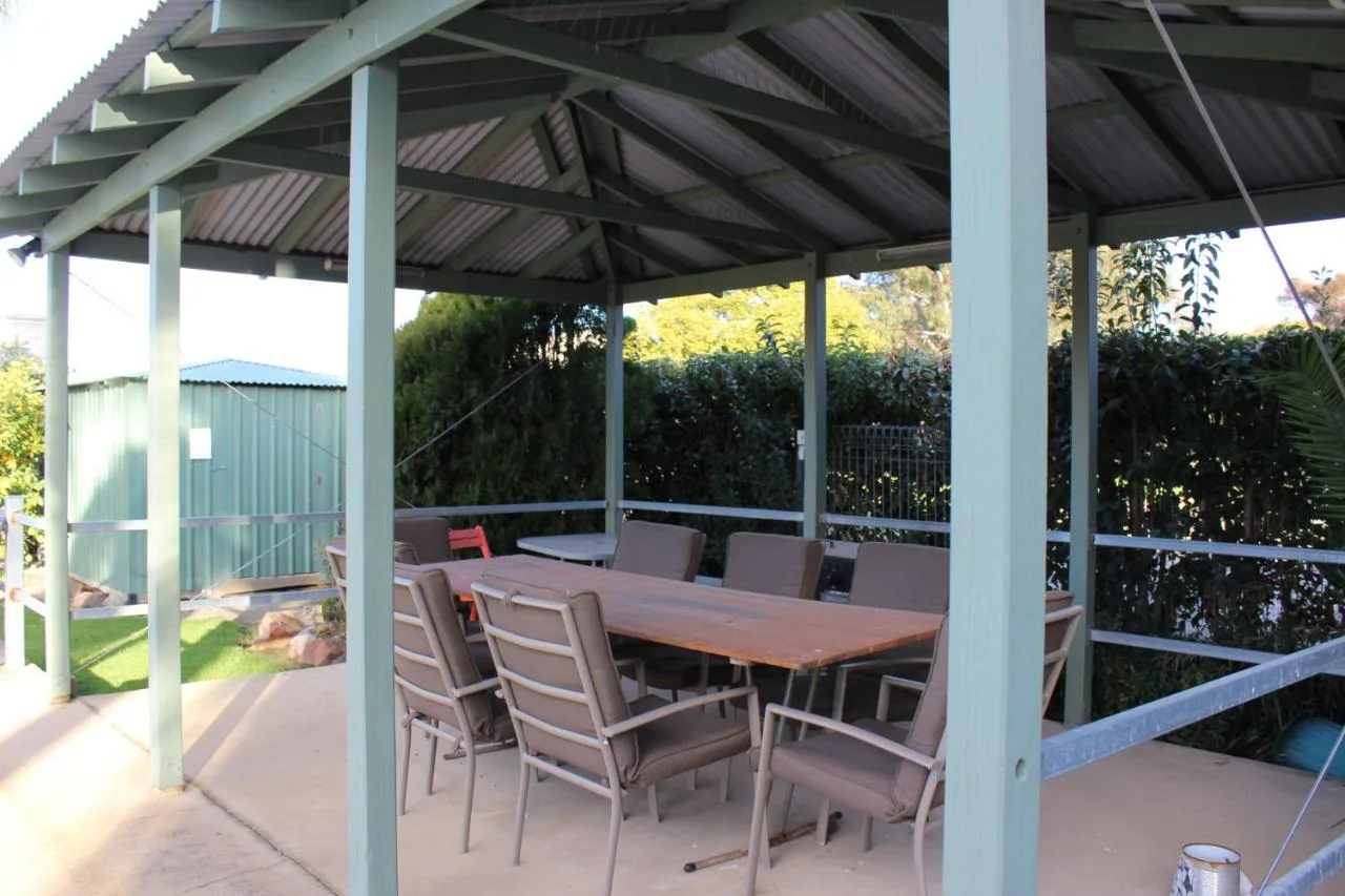 The Hume Inn Motel