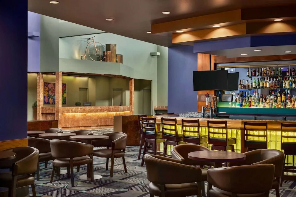 Royal Hotel West Edmonton, Trademark Collection by Wyndham in Edmonton, Canada - photo 4