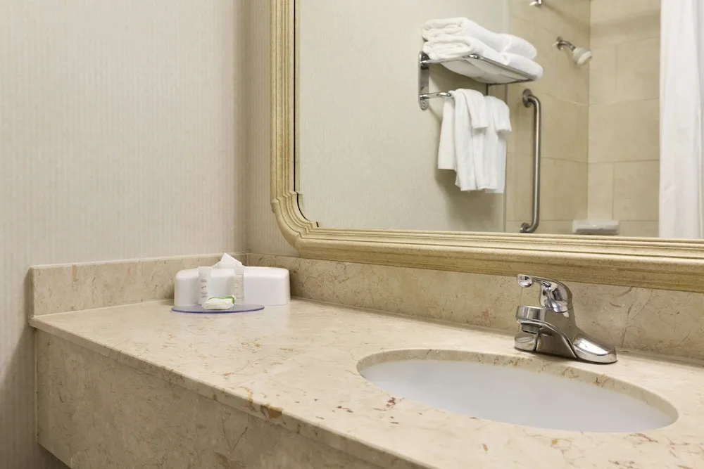 Travelodge by Wyndham Vancouver Airport in Richmond, Canada - photo 2