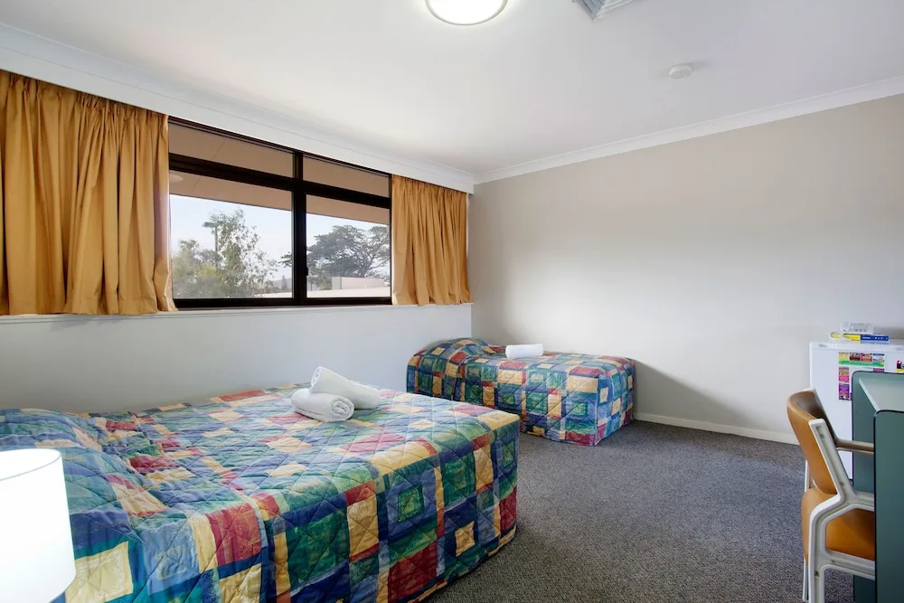 Vale Hotel in Aitkenvale, Australia - photo 2