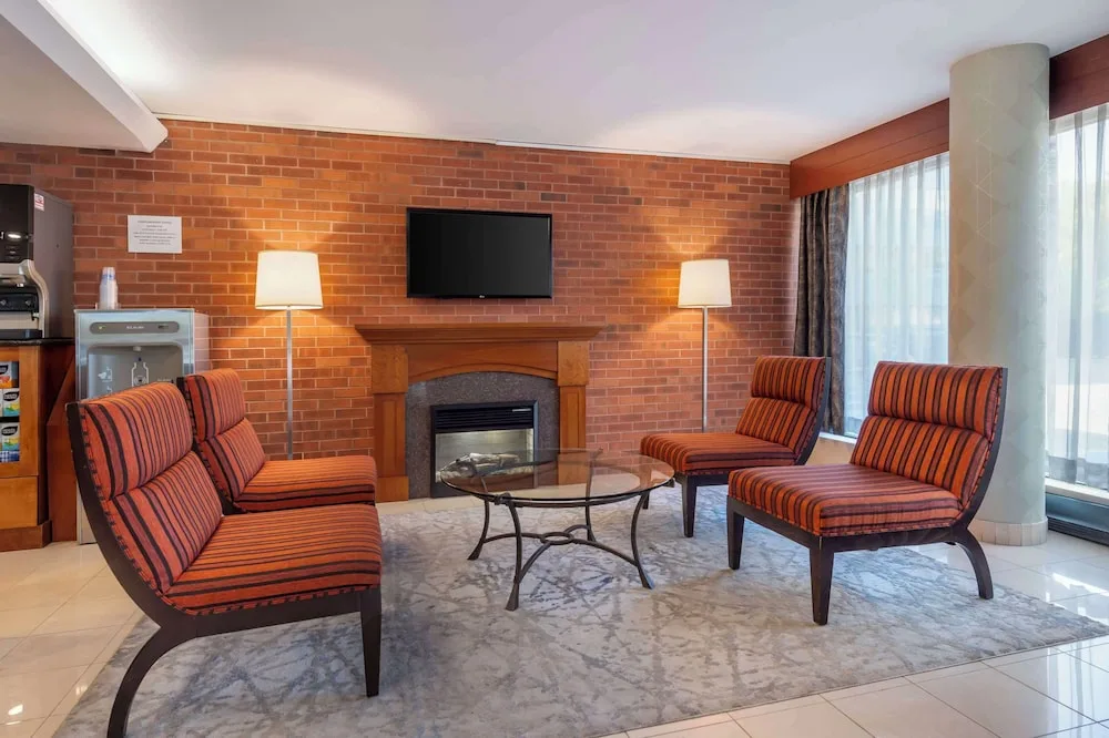 Best Western Plus Ottawa City Centre in Ottawa, Canada - photo 2