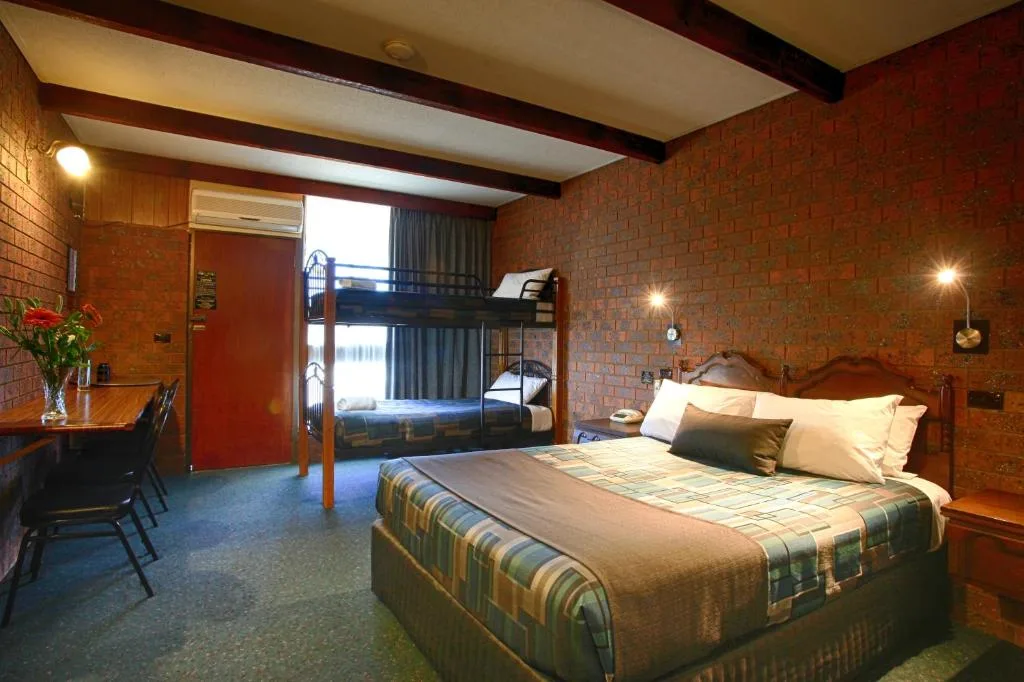 Bell Tower Motor Inn in Shepparton, Australia - photo 2