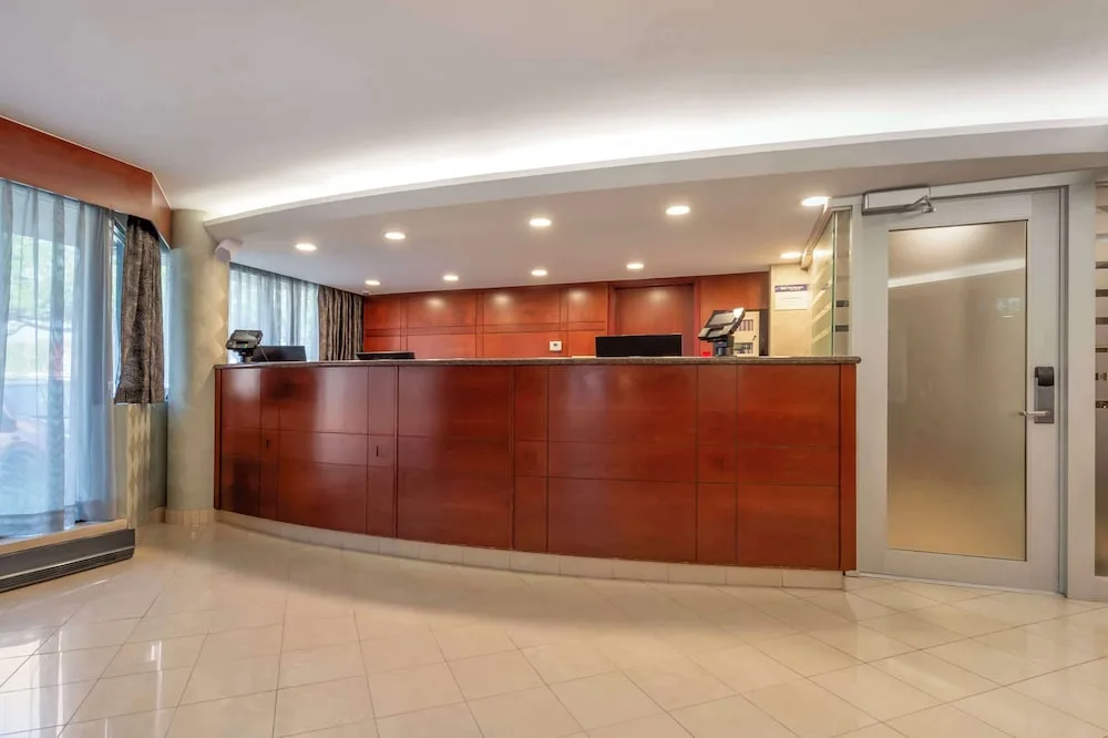 Best Western Plus Ottawa City Centre in Ottawa, Canada - photo 3