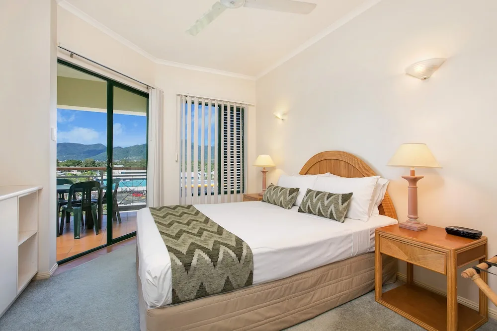 Tropic Towers Apartments in Cairns North, Australia - photo 2