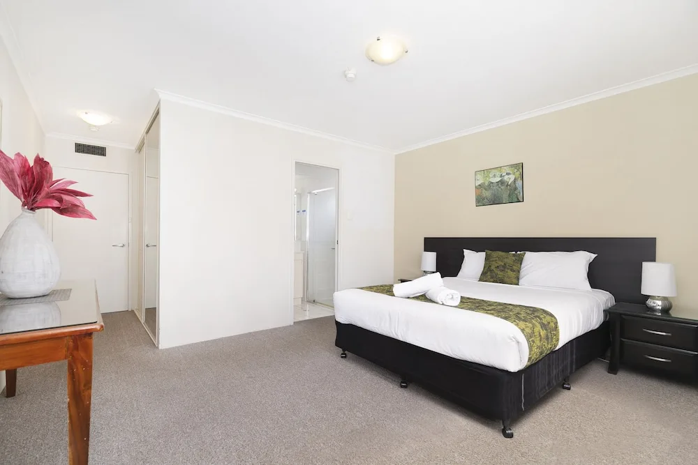 The Astor Apartments in Spring Hill, Australia - photo 2