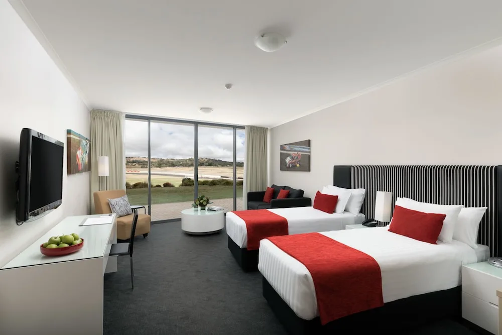 Rydges Mount Panorama Bathurst in Bathurst, Australia - photo 2