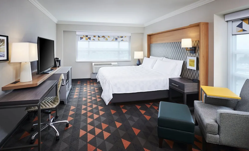 Holiday Inn & Suites Oakville @ Bronte in Oakville, Canada - photo 1