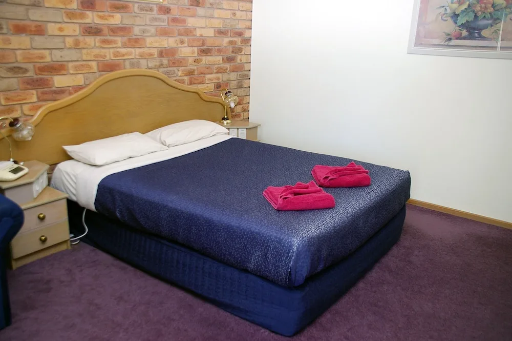Pines Country Club Motor Inn in Shepparton, Australia - photo 4