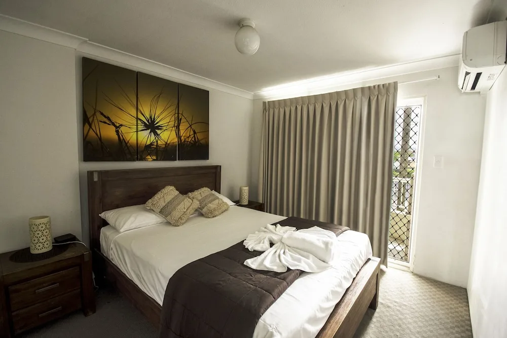 Key Largo Apartments in Burleigh Heads, Australia - photo 5