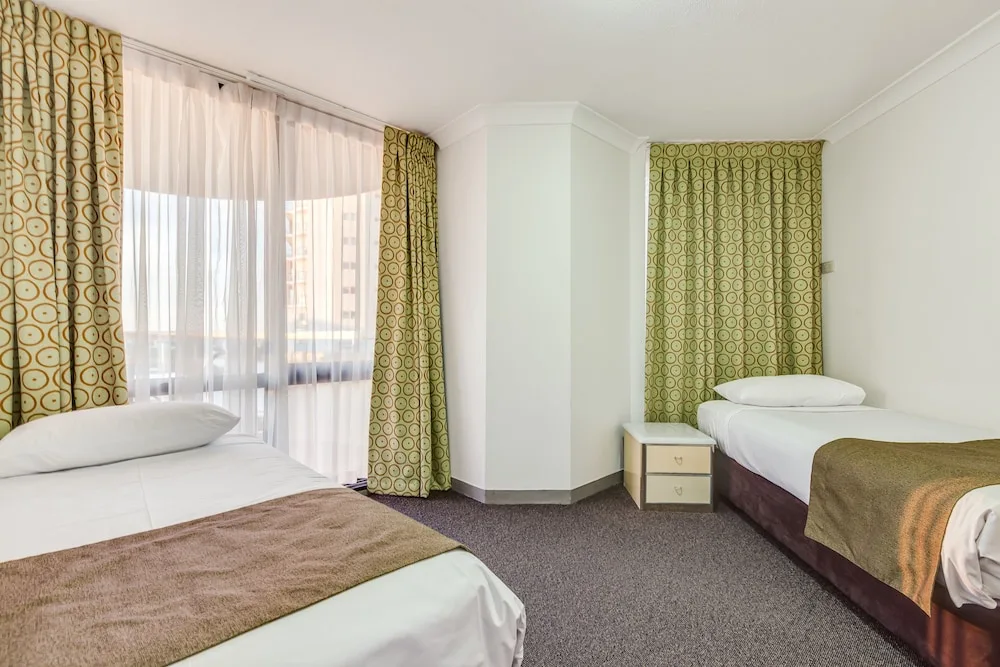 Central Hillcrest Apartment Hotel in South Brisbane, Australia - photo 2