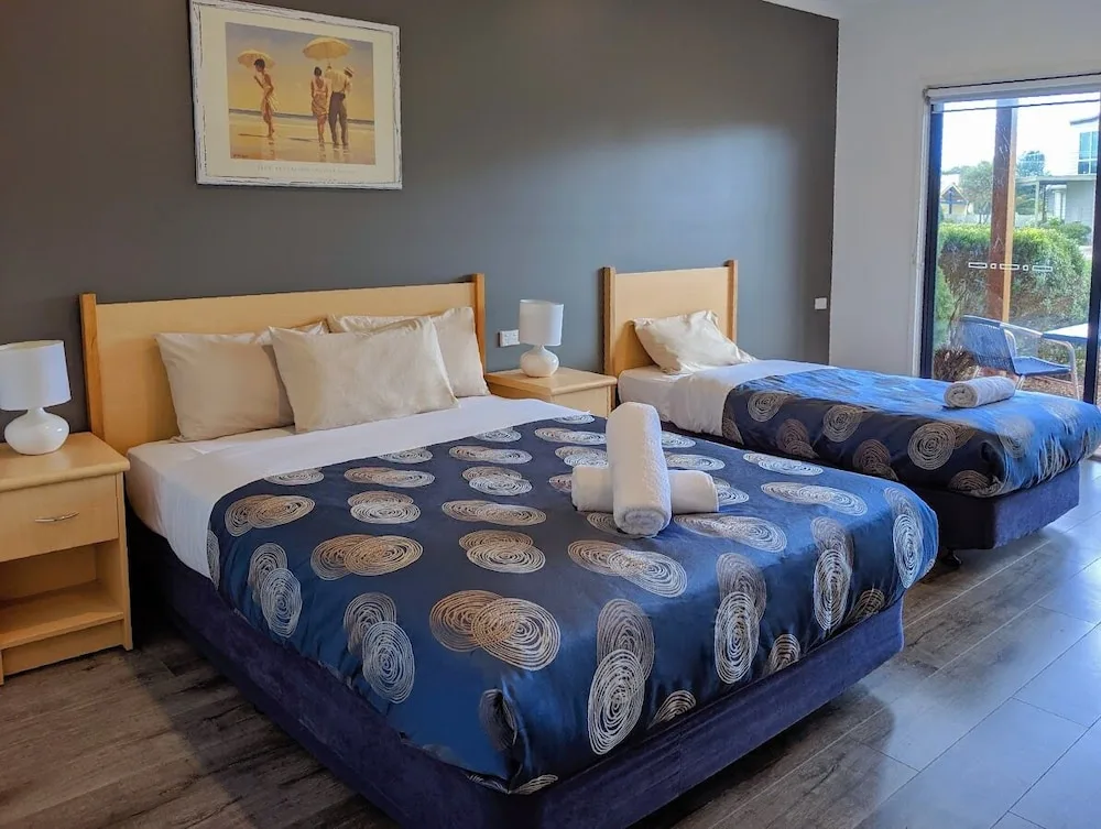 Seaview Motel and Apartments in Apollo Bay, Australia - photo 2