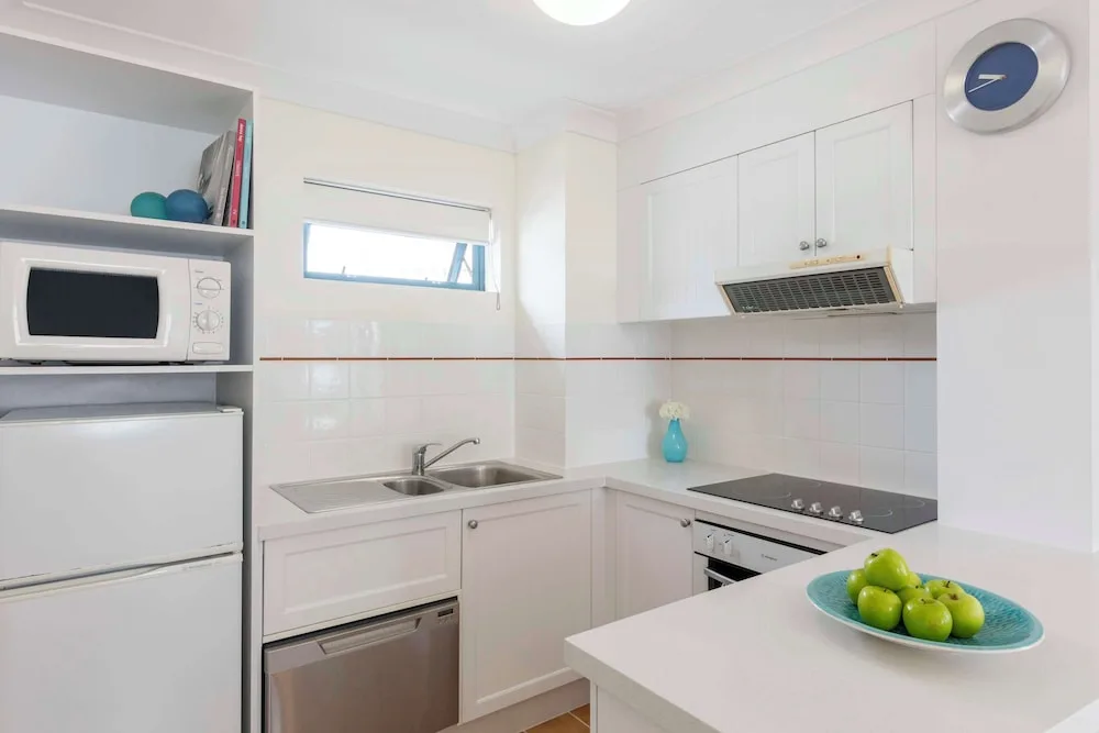 Oaks Gold Coast Calypso Plaza Suites in Coolangatta, Australia - photo 2
