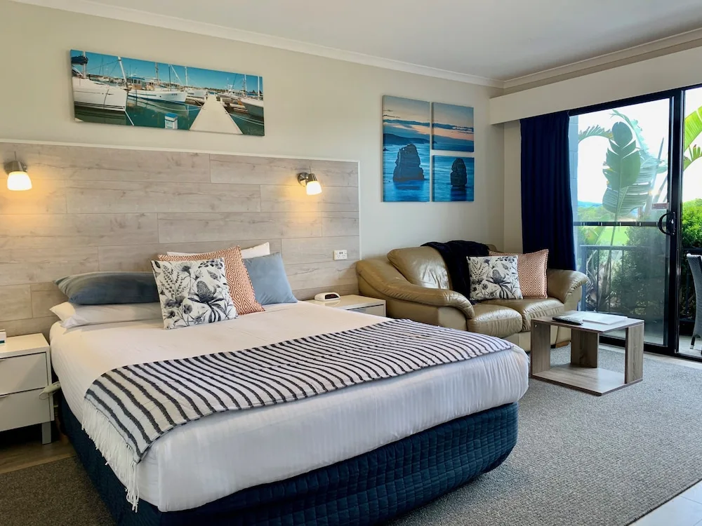 Apollo Bay Waterfront Motor Inn in Apollo Bay, Australia - photo 3