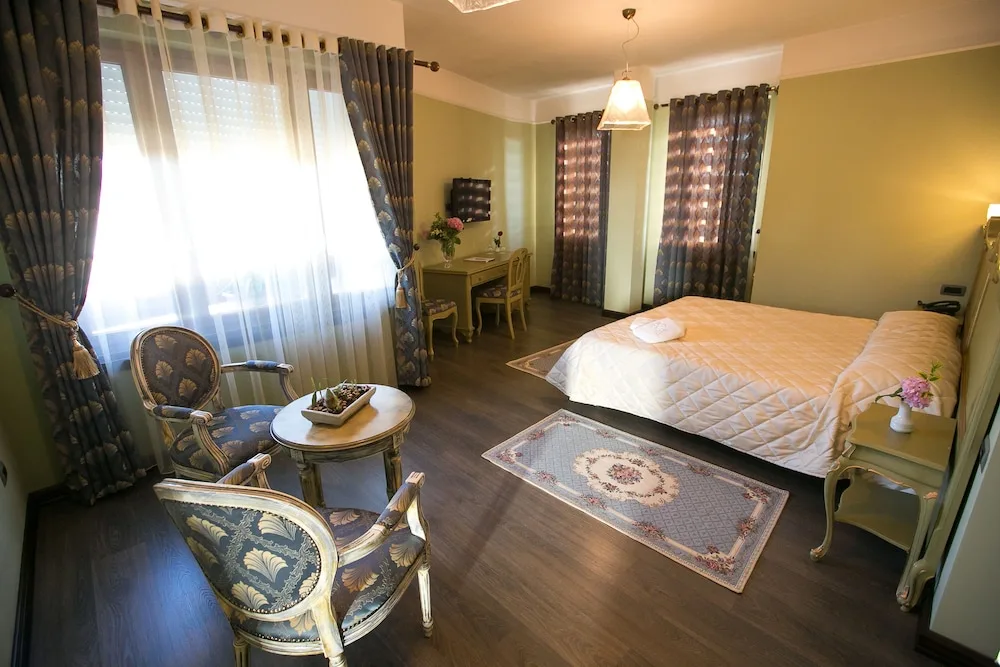 Hotel Victoria in Tirana, Albania - photo 4