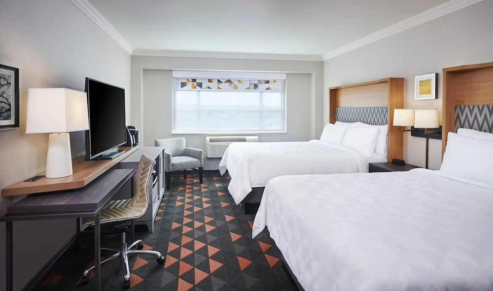 Holiday Inn & Suites Oakville @ Bronte in Oakville, Canada - photo 3