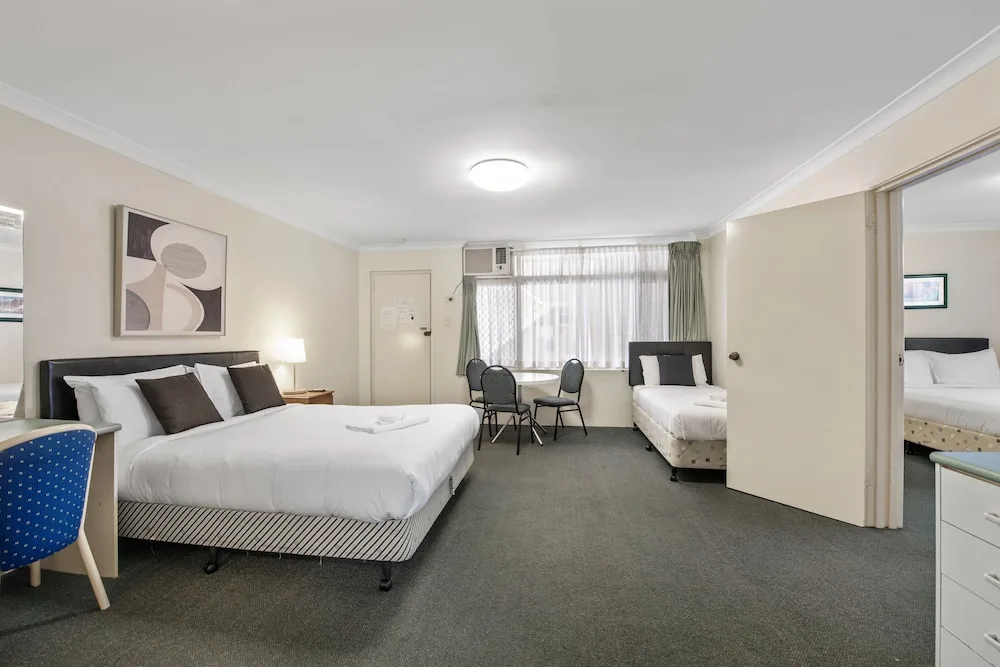 Paramount Motel in Australia - photo 2