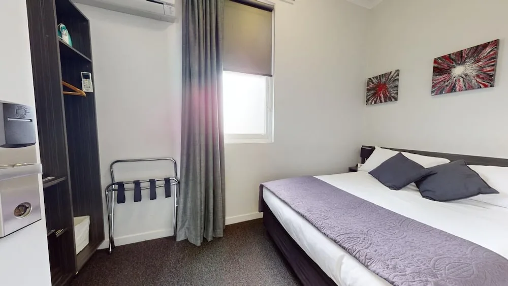Doctor Syntax Hotel in Sandy Bay, Australia - photo 3