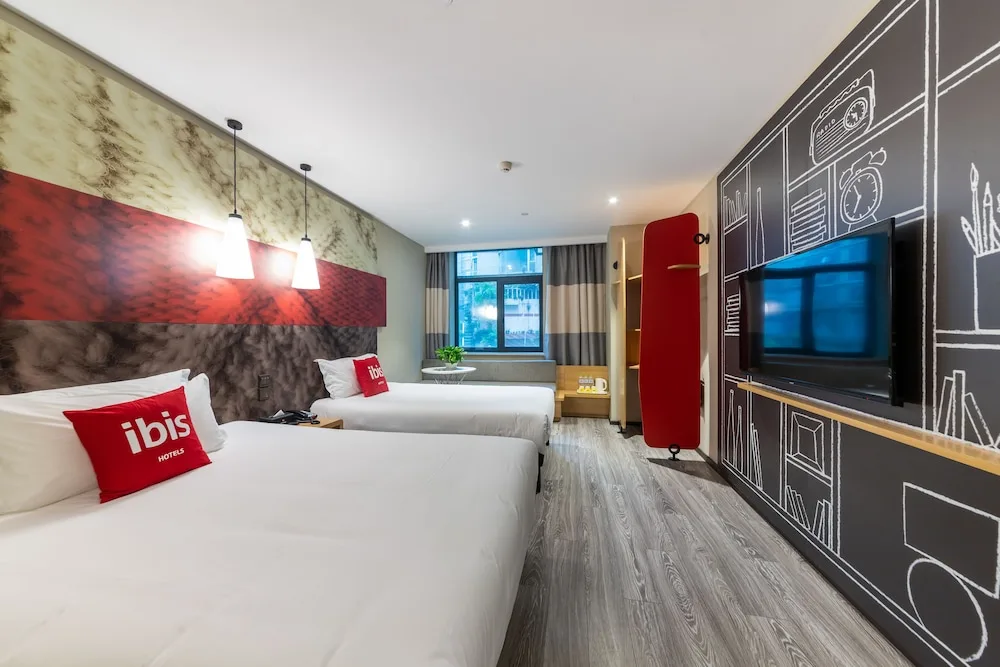Ibis Chongqing Jiefangbei Pedestrian Street Hotel in Chongqing, China - photo 2