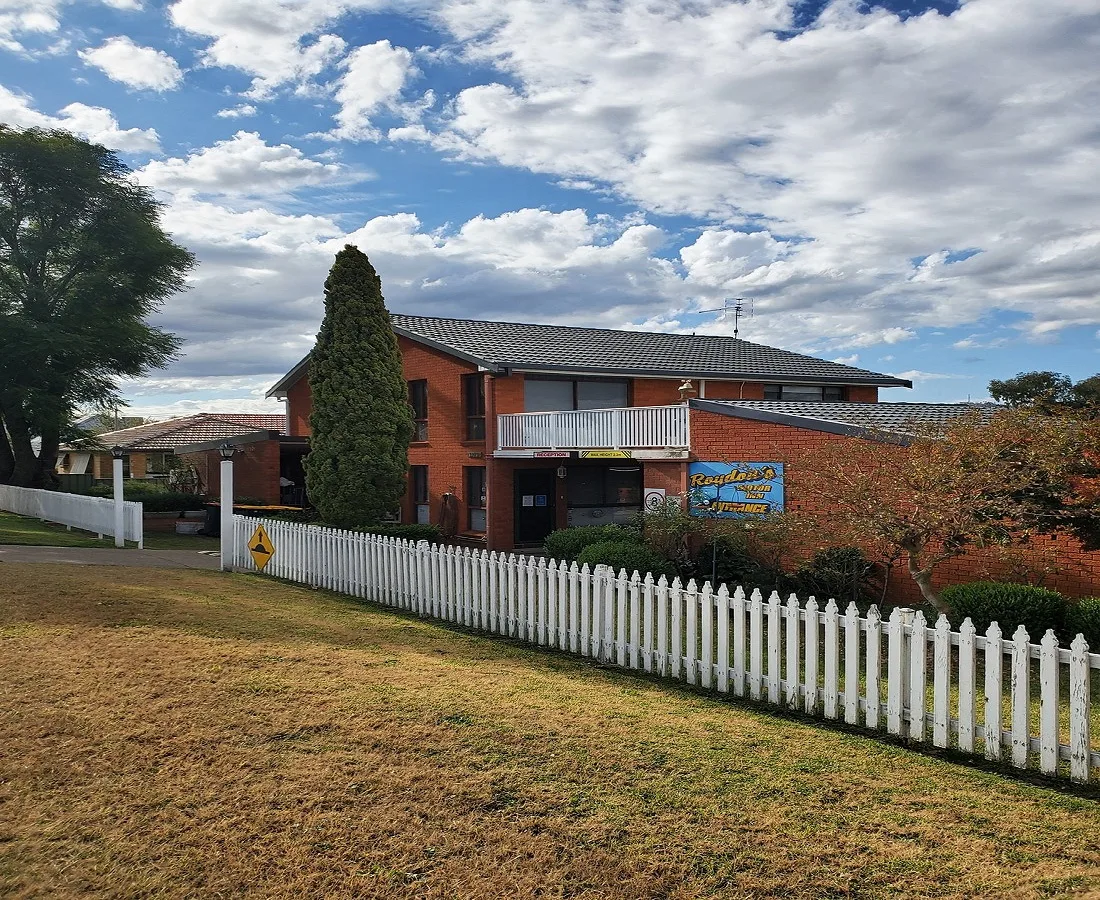 Roydons Motor Inn in Tamworth, Australia - photo 3