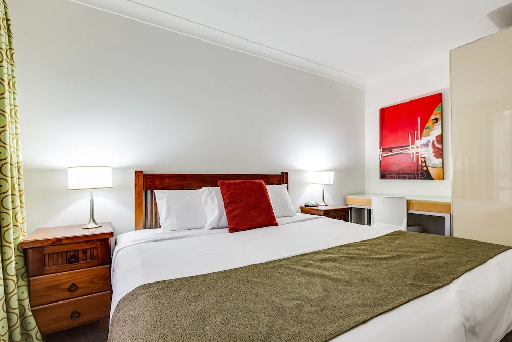 Central Hillcrest Apartment Hotel in South Brisbane, Australia - photo 4