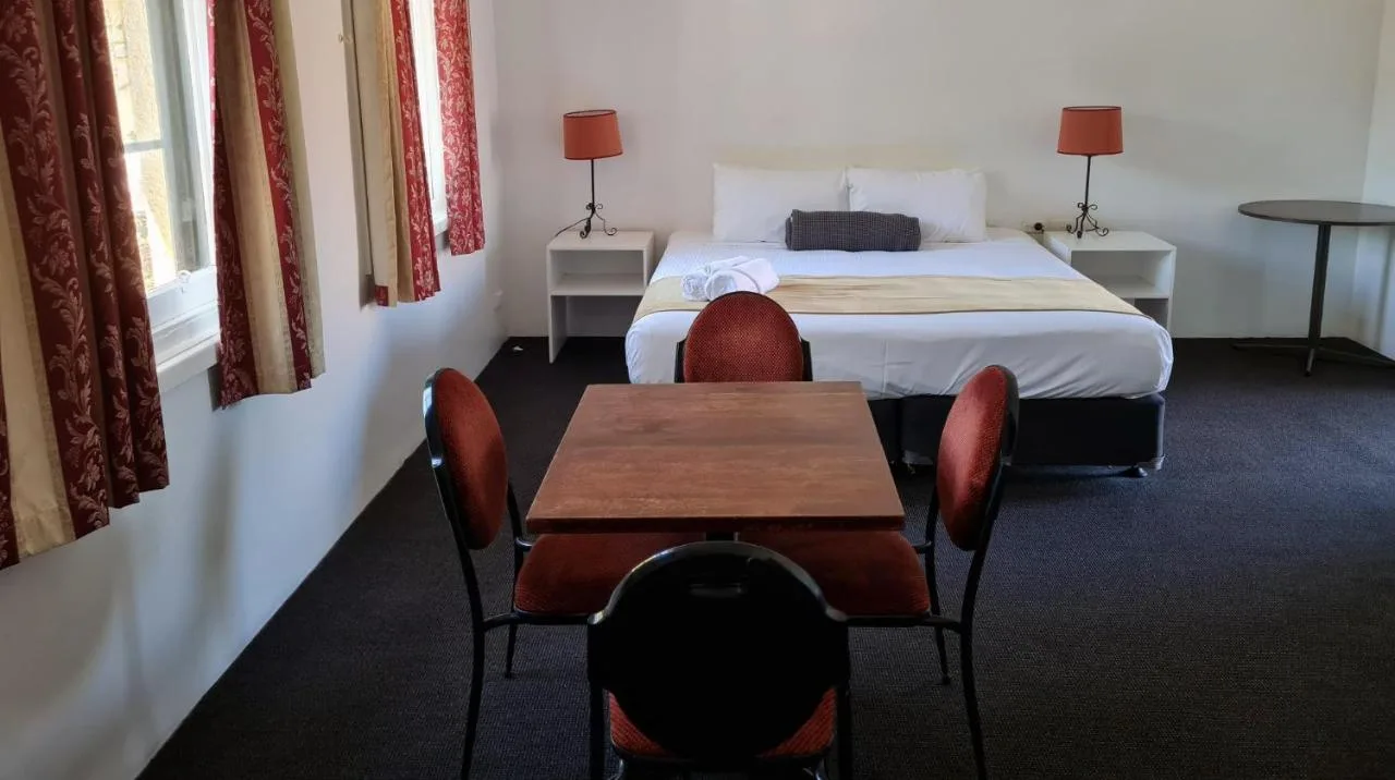 Seaton Arms Motor Inn in Albury, Australia - photo 4
