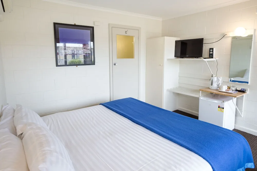 Edgewater Hotel in DEVONPORT EAST, AUSTRALIA - photo 5