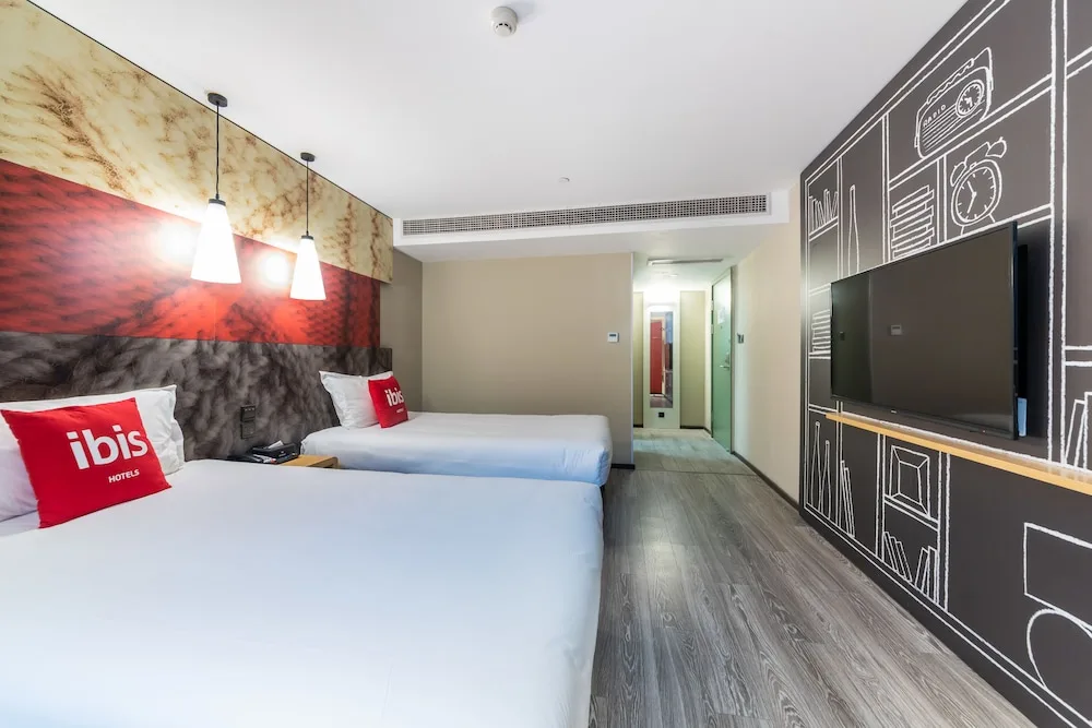 Ibis Chongqing Jiefangbei Pedestrian Street Hotel in Chongqing, China - photo 5