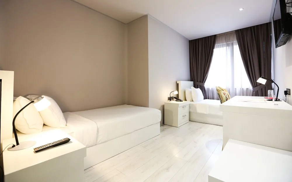 Metro Hotel Tirane in TIRANA, ALBANIA - photo 2