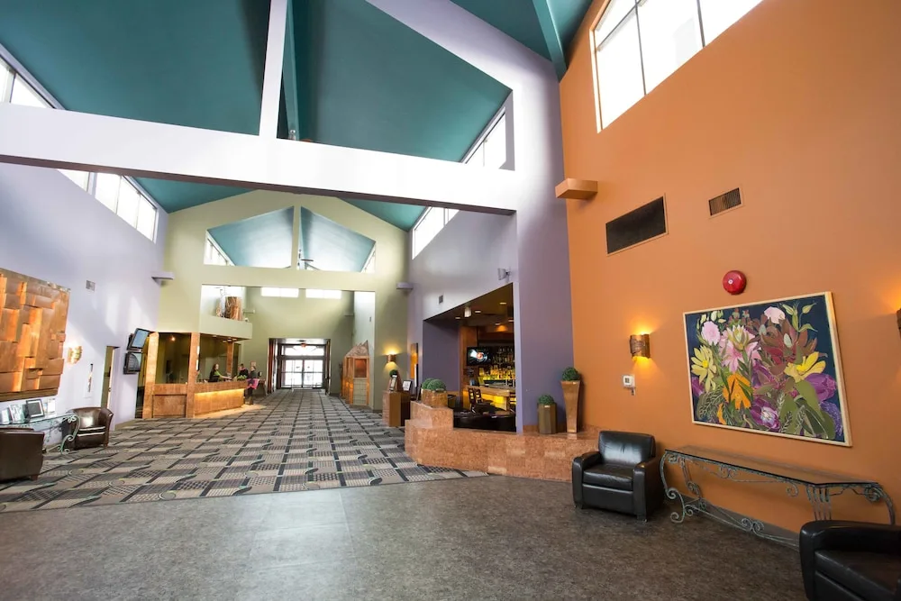 Royal Hotel West Edmonton, Trademark Collection by Wyndham in Edmonton, Canada - photo 2