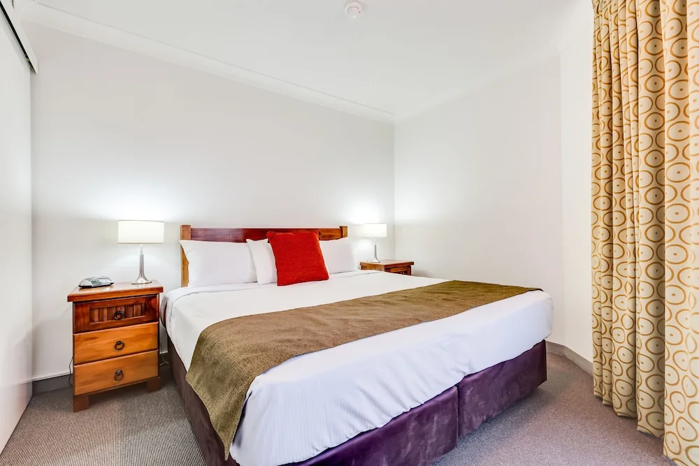 Central Hillcrest Apartment Hotel in South Brisbane, Australia - photo 5