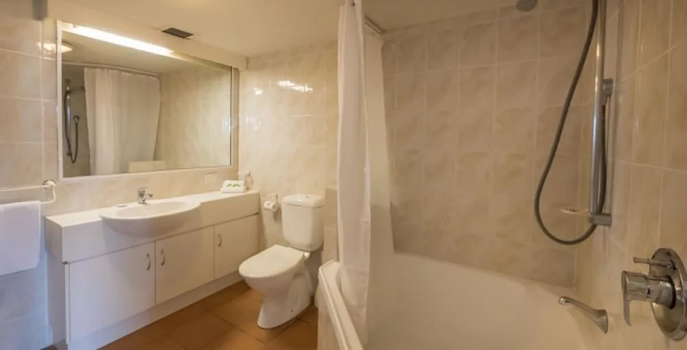 Tropic Towers Apartments in Cairns North, Australia - photo 5