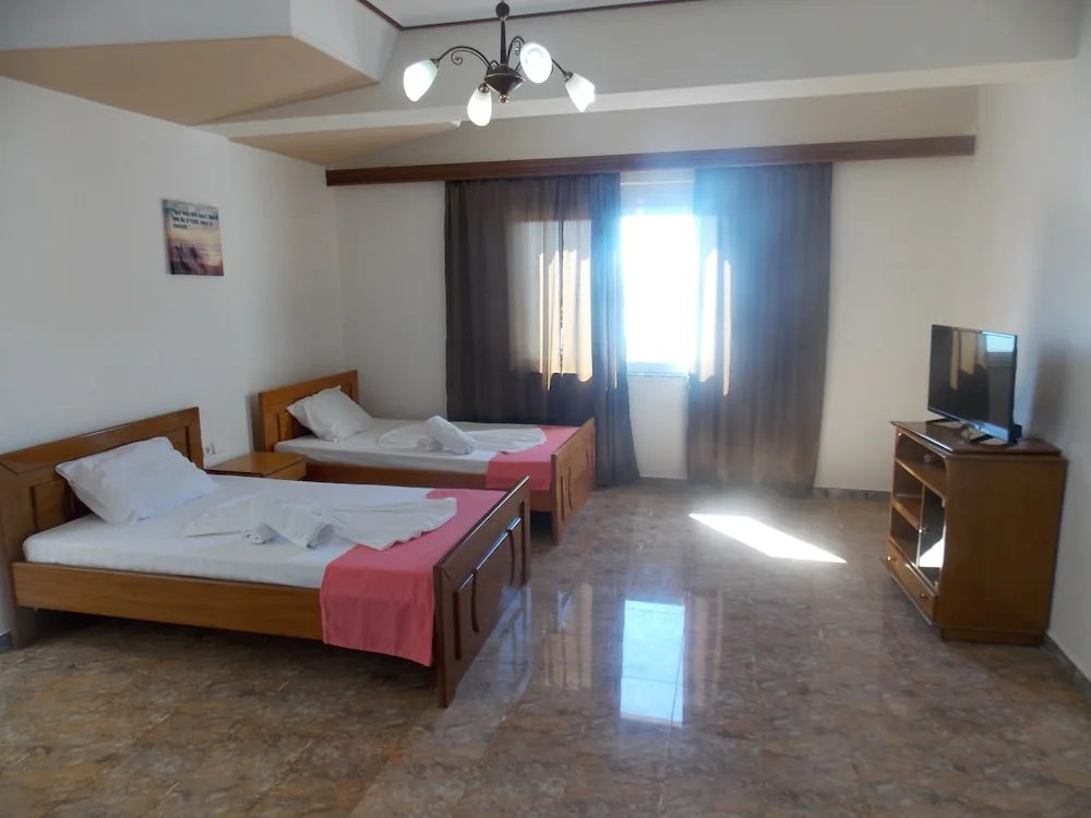 Hotel Dea in Sarande, Albania - photo 3