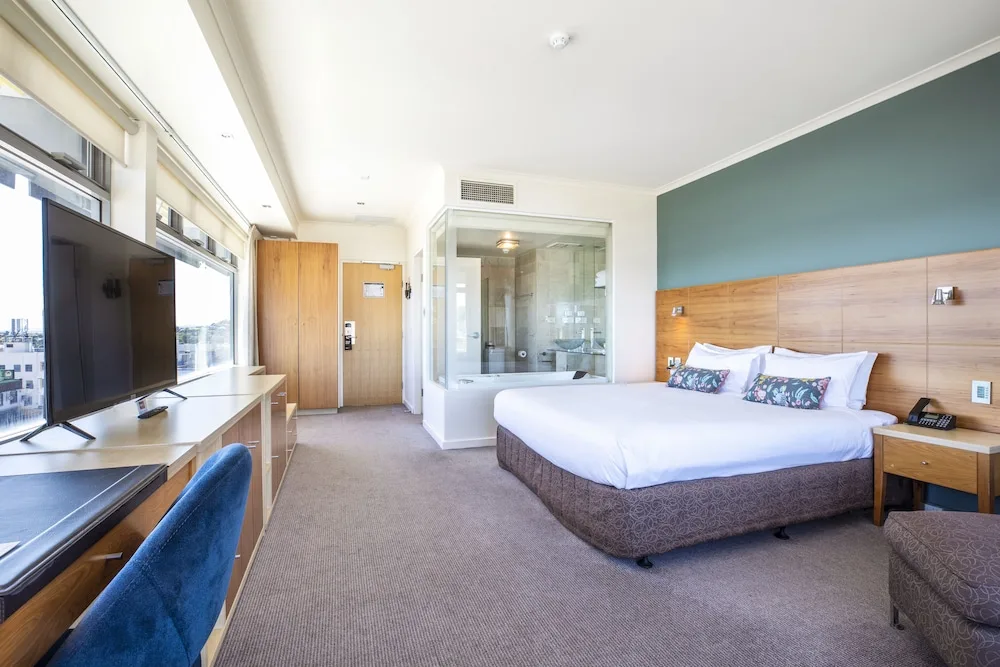 Nightelier Devonport Gateway Hotel in Devonport, Australia - photo 3