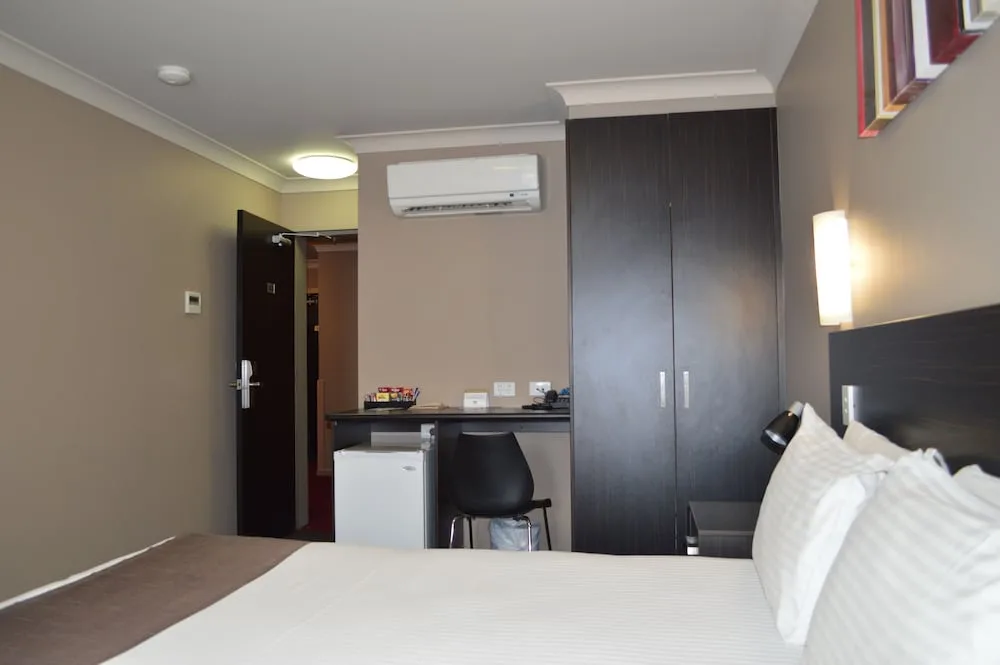 Best Western Blackbutt Inn in New Lambton, Australia - photo 4