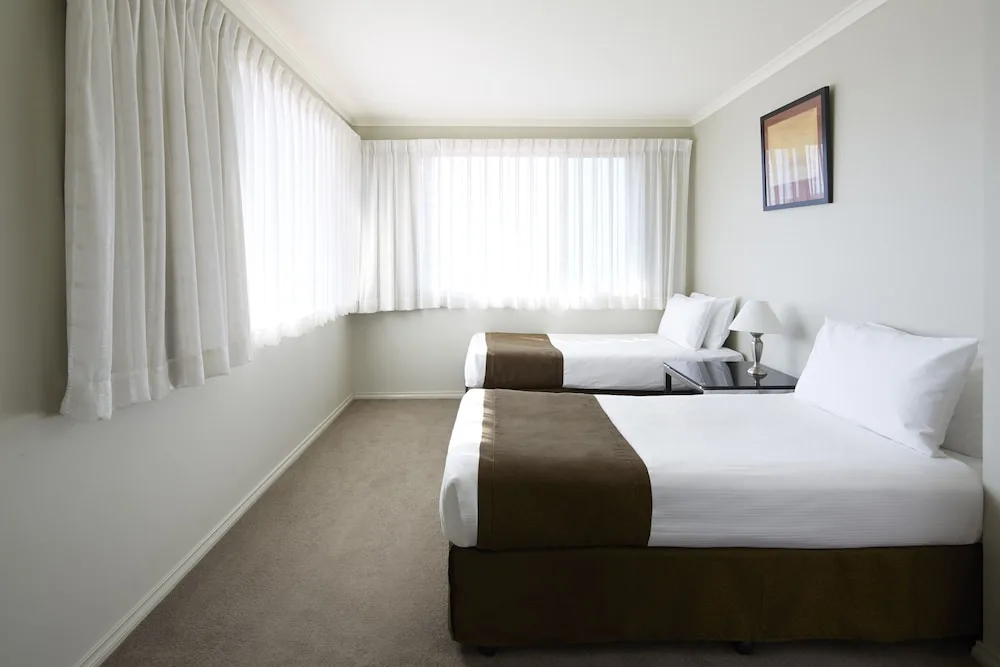 Pinnacle Apartments in Kingston, Australia - photo 3