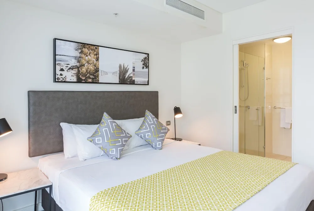 Wyndham Surfers Paradise in Surfers Paradise, Australia - photo 4