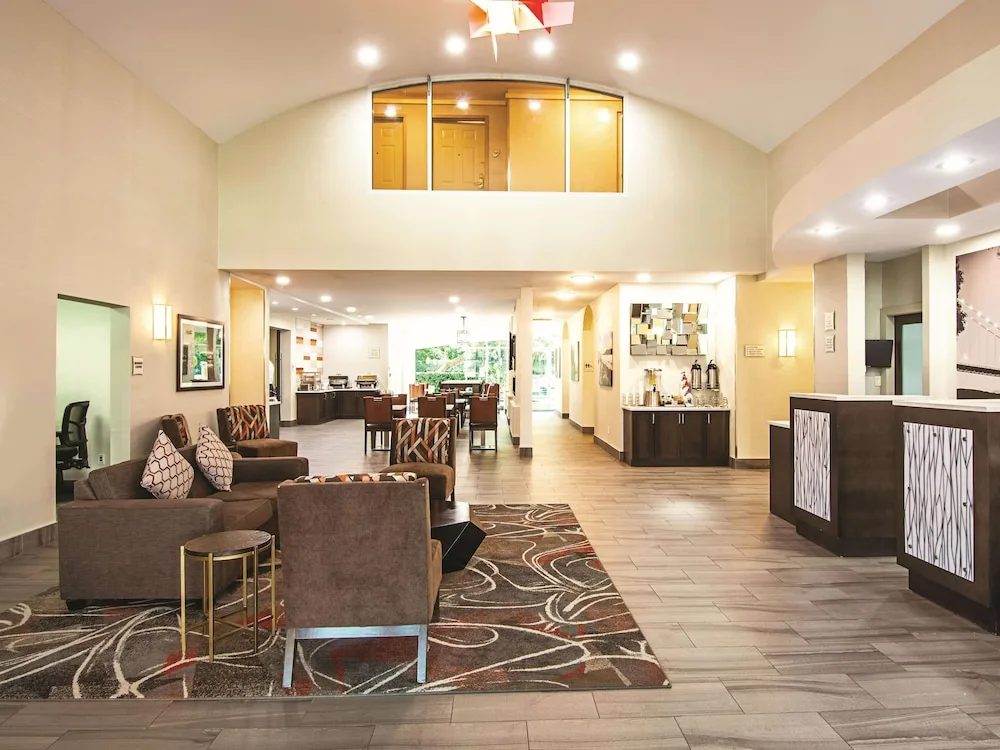 La Quinta Inn by Wyndham Vancouver Airport in Richmond, Canada - photo 2