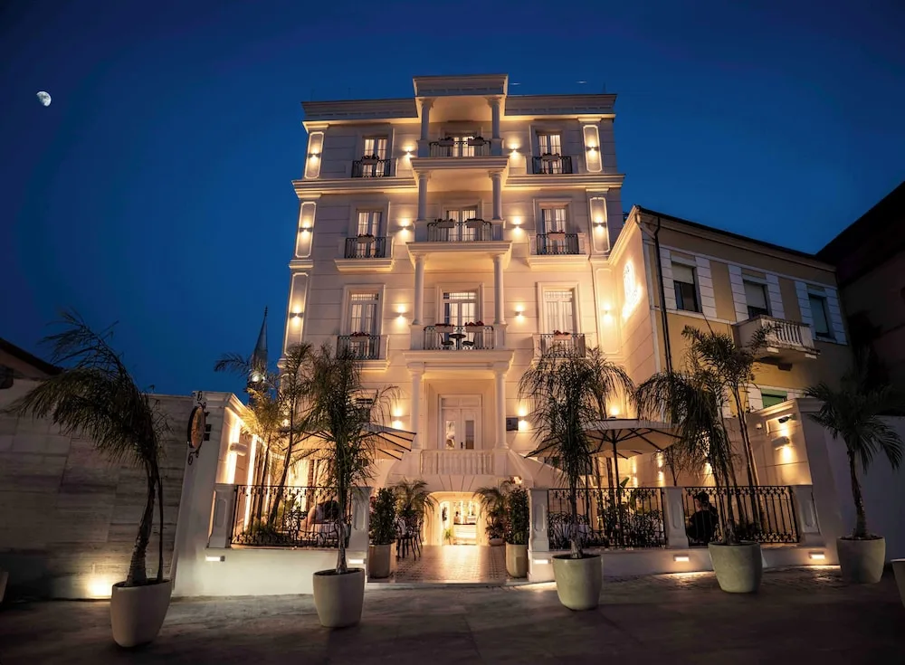 Art Gallery Boutique Hotel 