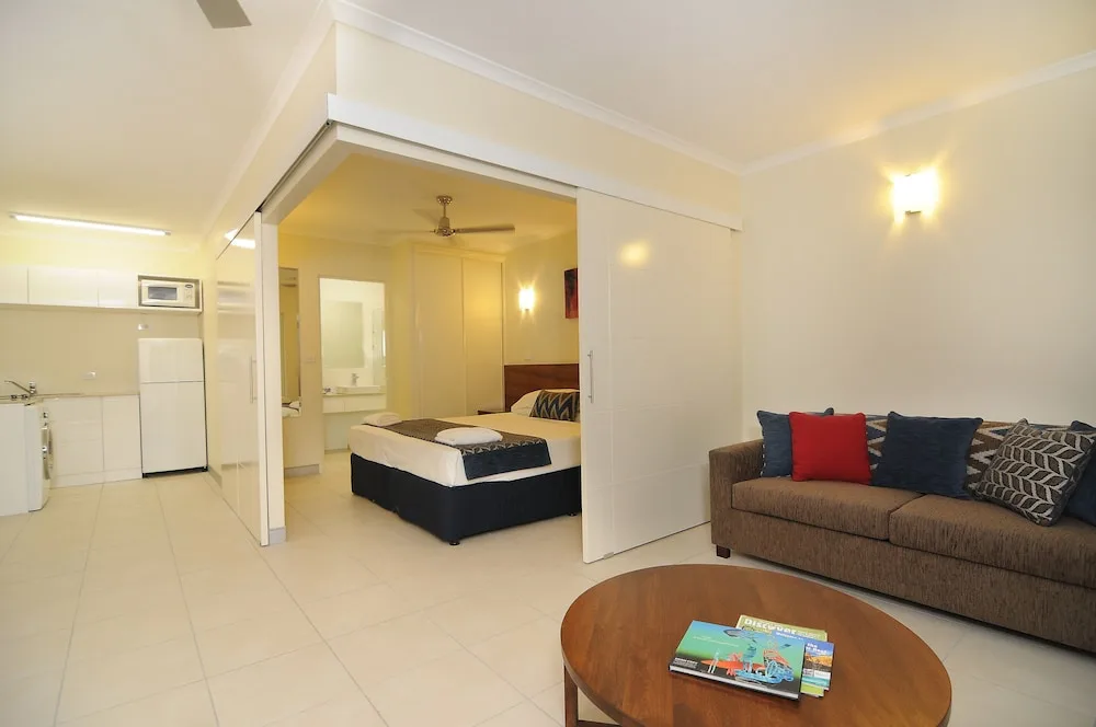Cairns Queenslander Hotel & Apartments in Cairns North, Australia - photo 4